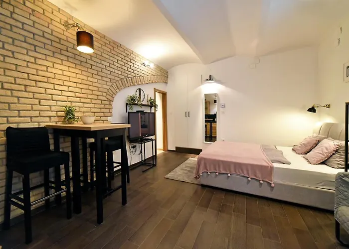 Manuela Varsavska Studio Apartments